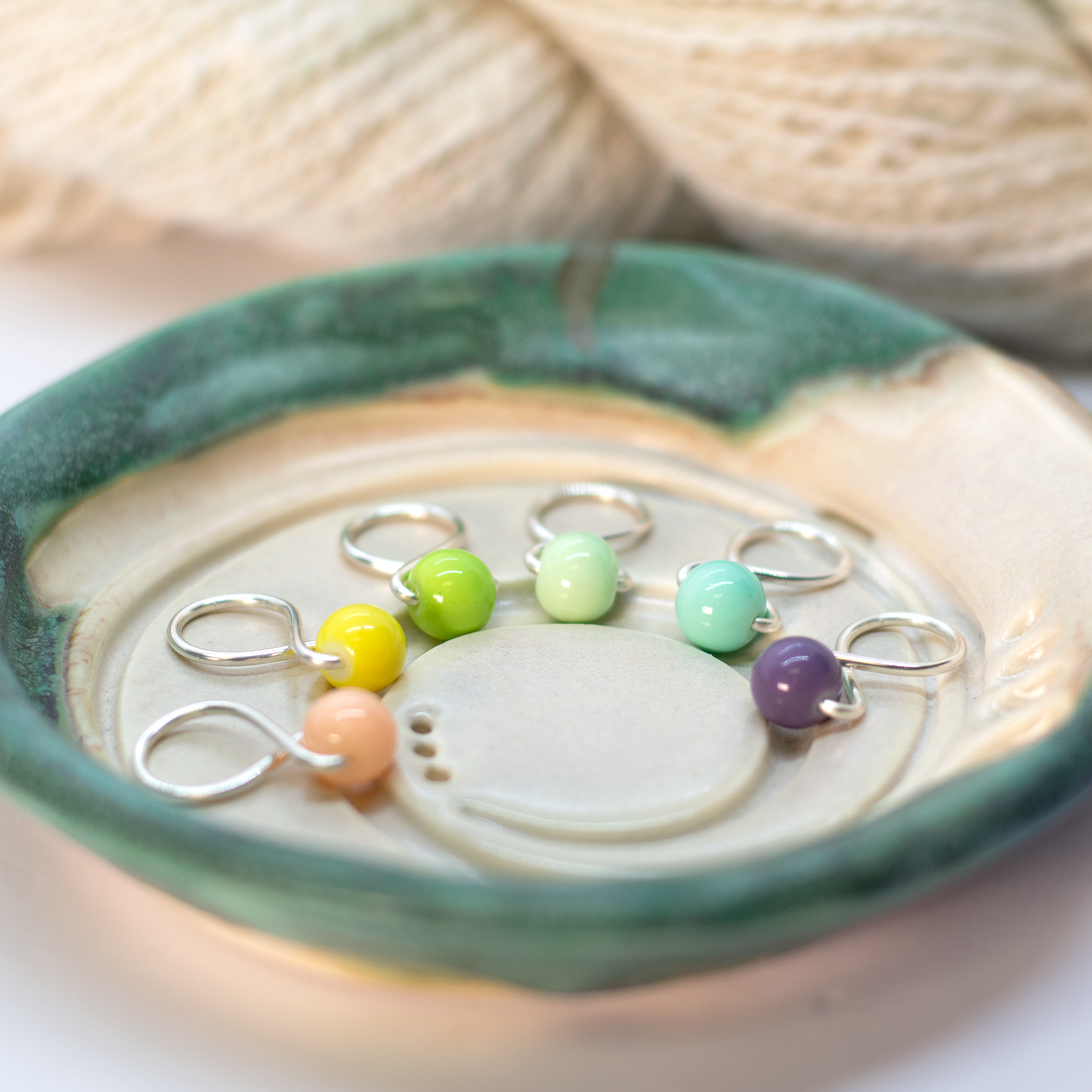 Medium Snag-free Stitch Markers : Silver: Candy rainbow