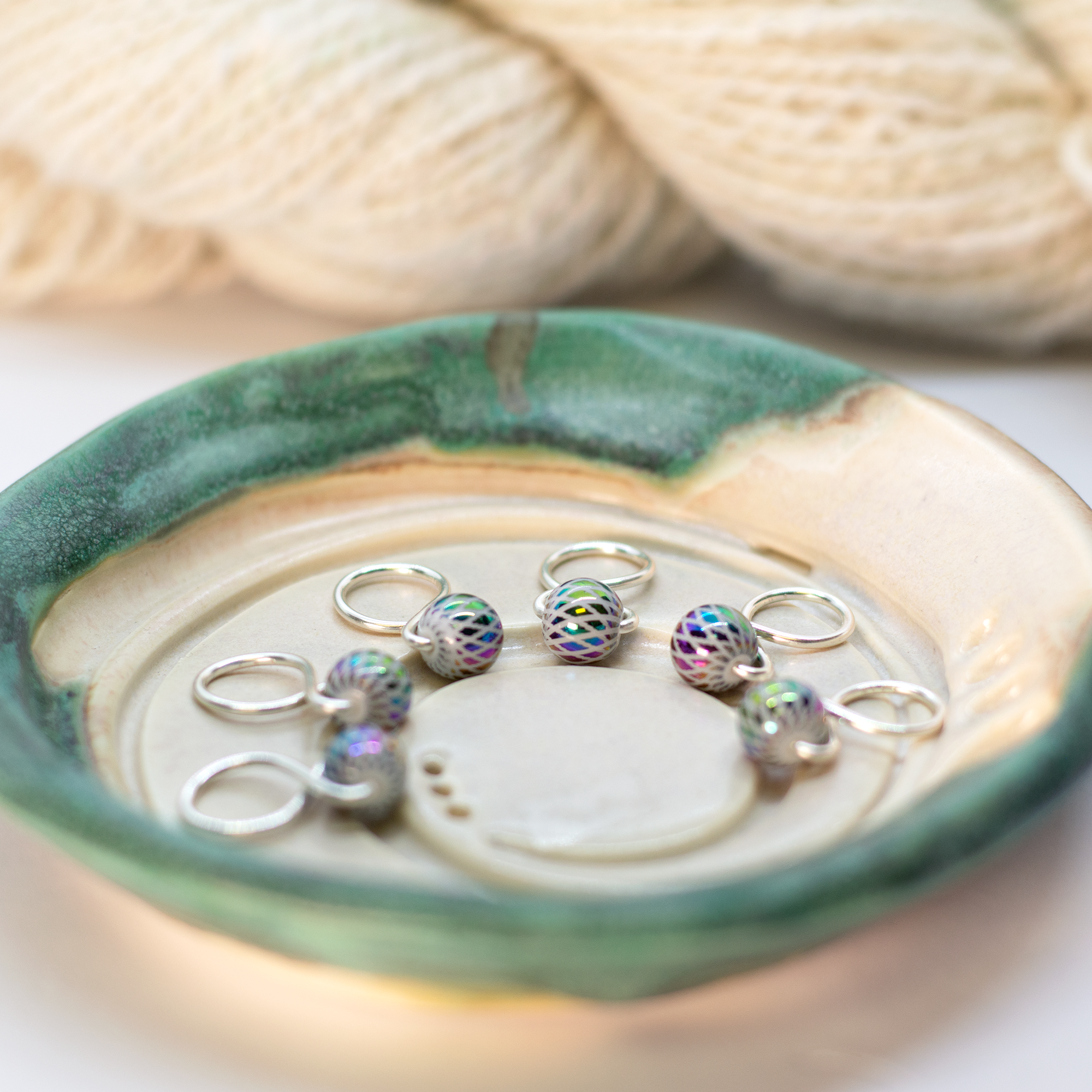 Medium Snag-free Stitch Markers : Silver: Mardi gras