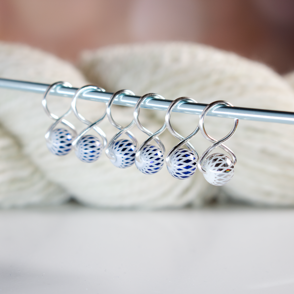 Medium Snag-free Stitch Markers : Silver: Roller rink